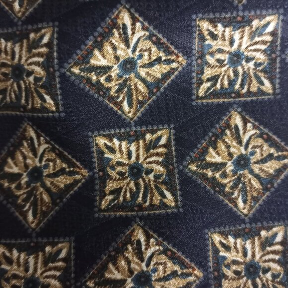 Claiborne Jacquard Navy Beige Print 100% Italian Silk Neck Tie Made in USA - Picture 2 of 6